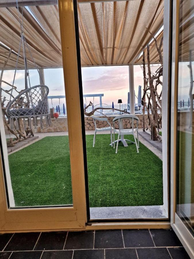 Beach Suites - By Lido Scalzone Castel Volturno Eksteriør billede