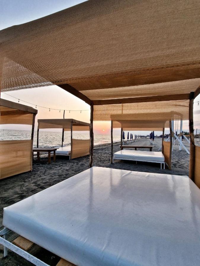Beach Suites - By Lido Scalzone Castel Volturno Eksteriør billede